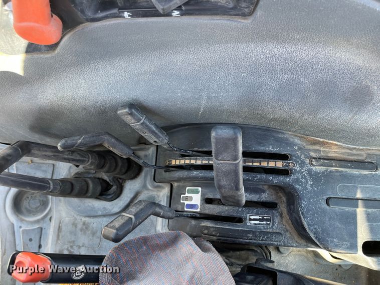 image for item LP9810 2003 New Holland TL90  MFWD tractor