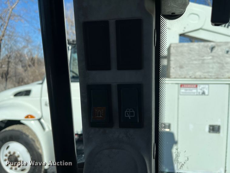 image for item LP9810 2003 New Holland TL90  MFWD tractor