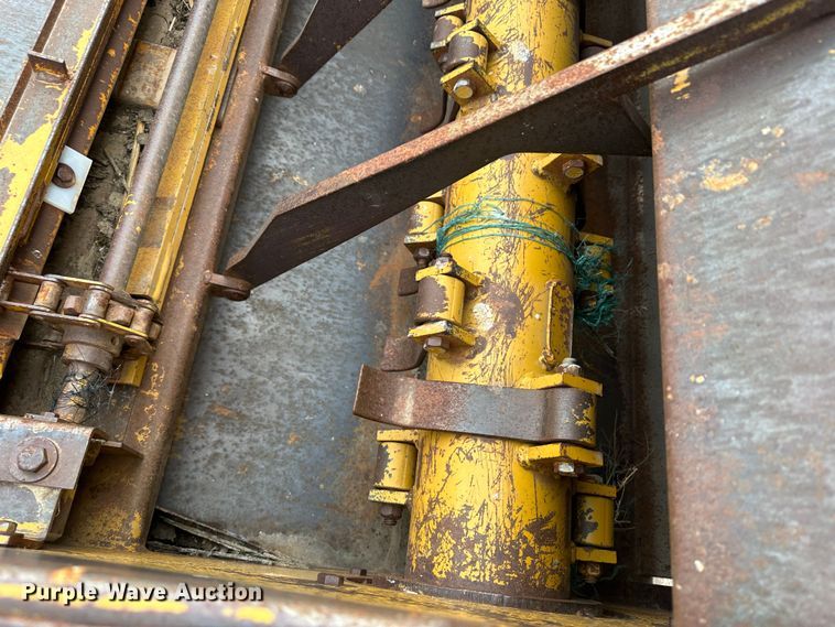 image for item LT9303 HayBuster 2640  bale processor