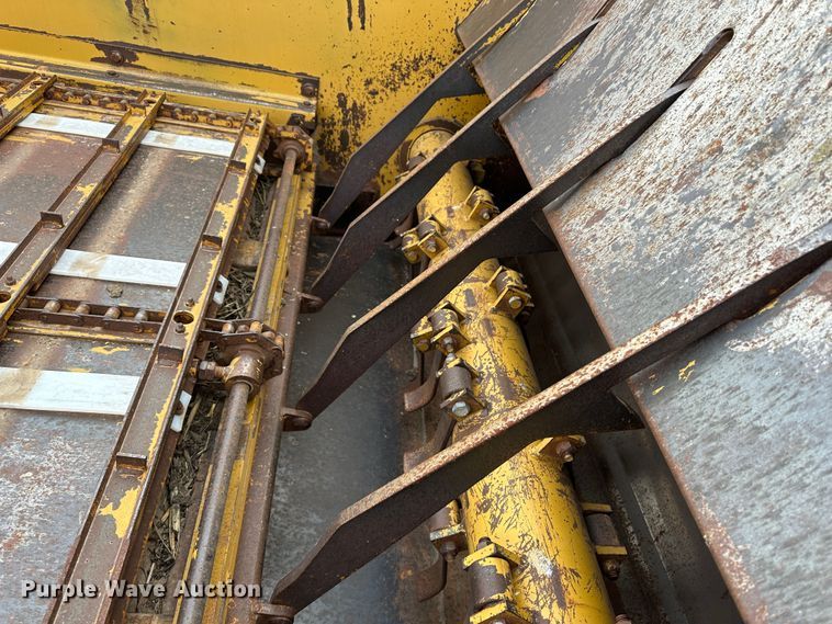 image for item LT9303 HayBuster 2640  bale processor