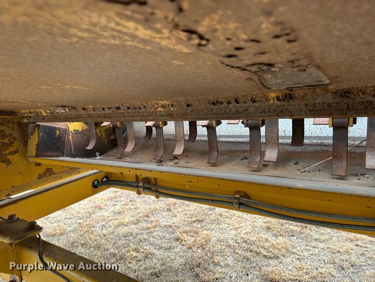 image for item LT9303 HayBuster 2640  bale processor