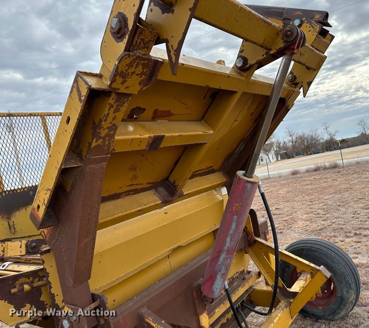 image for item LT9303 HayBuster 2640  bale processor