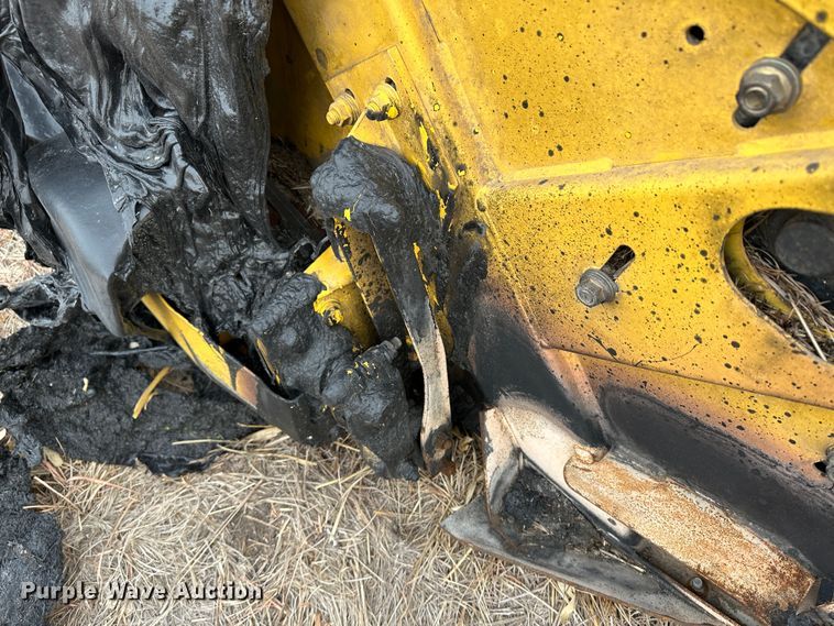 image for item LT9304 New Holland Haybine 16HS  double sickle head