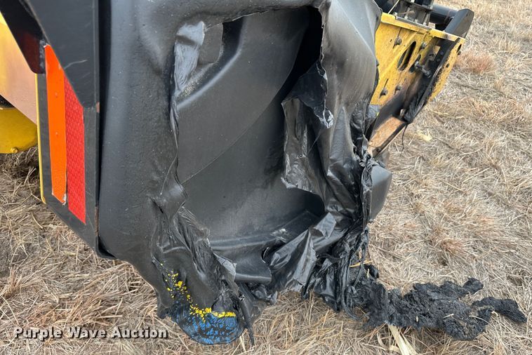 image for item LT9304 New Holland Haybine 16HS  double sickle head