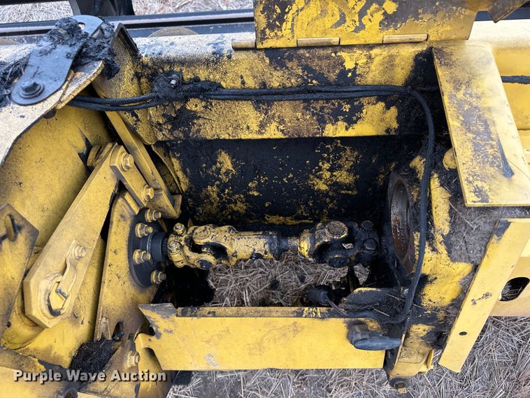 image for item LT9304 New Holland Haybine 16HS  double sickle head