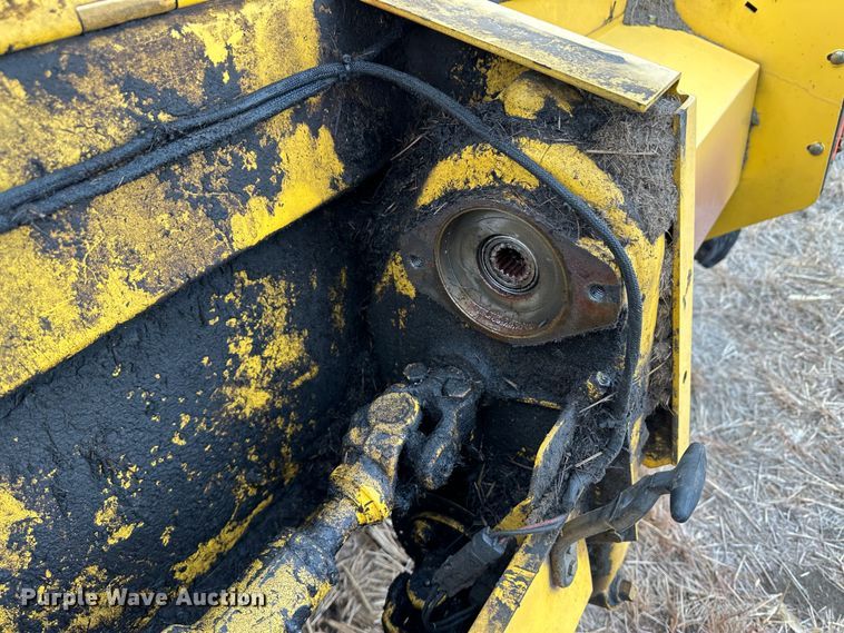 image for item LT9304 New Holland Haybine 16HS  double sickle head