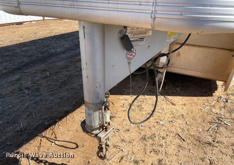 image for item MI9777 2006 Cimarron  livestock trailer