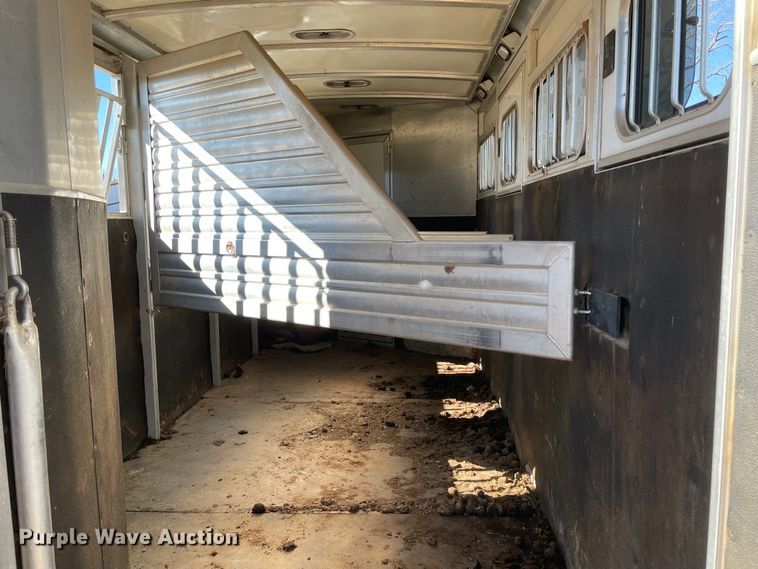 image for item MI9777 2006 Cimarron  livestock trailer