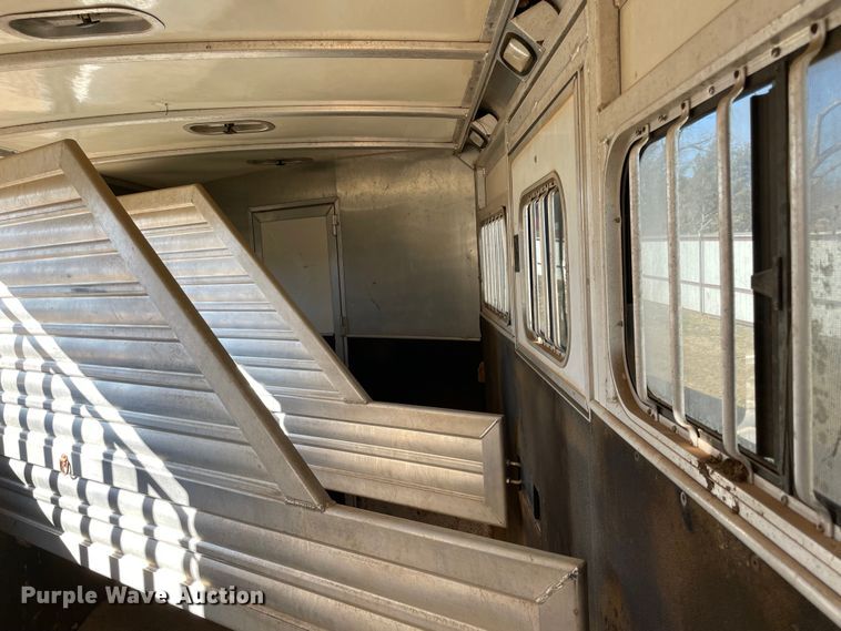 image for item MI9777 2006 Cimarron  livestock trailer