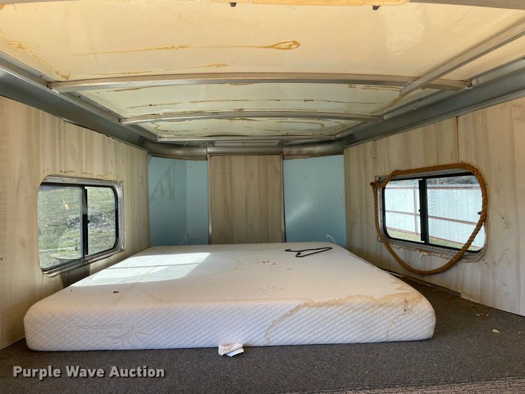 image for item MI9777 2006 Cimarron  livestock trailer