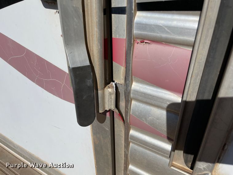 image for item MI9777 2006 Cimarron  livestock trailer