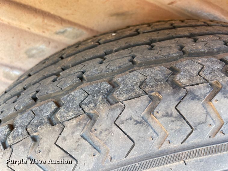 image for item MI9777 2006 Cimarron  livestock trailer