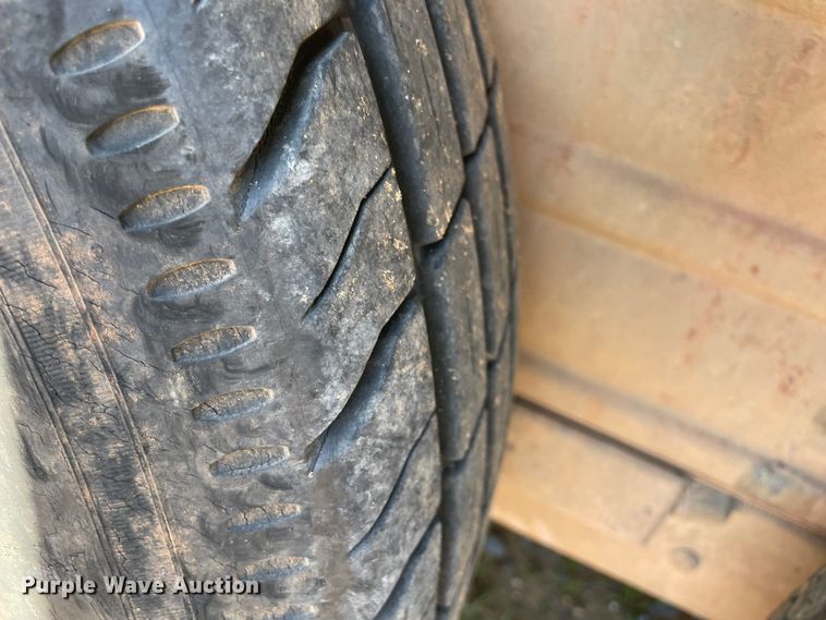 image for item MI9777 2006 Cimarron  livestock trailer