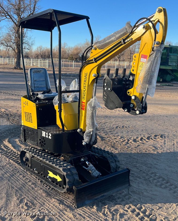 image for item ML9810 2022 Agrotk H12  mini excavator