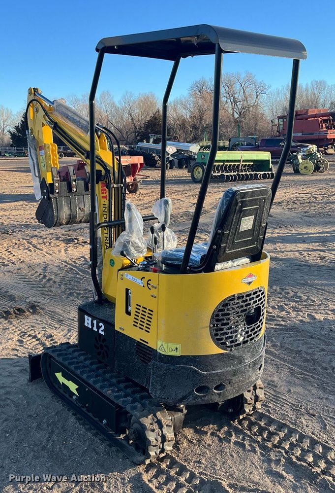 image for item ML9810 2022 Agrotk H12  mini excavator