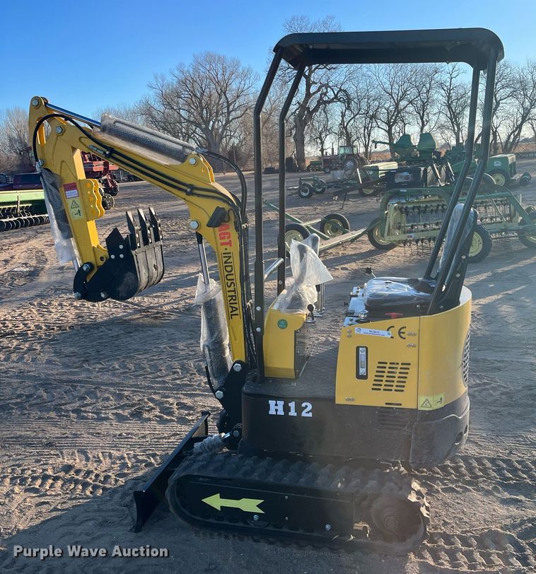 image for item ML9810 2022 Agrotk H12  mini excavator