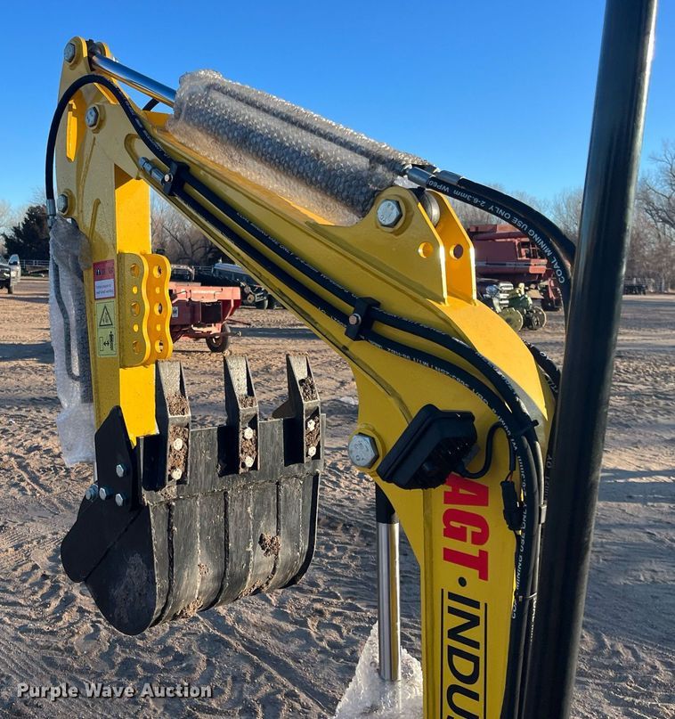 image for item ML9810 2022 Agrotk H12  mini excavator