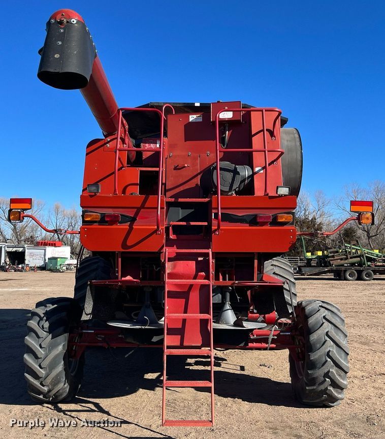 image for item ML9811 2006 Case IH 2388  combine