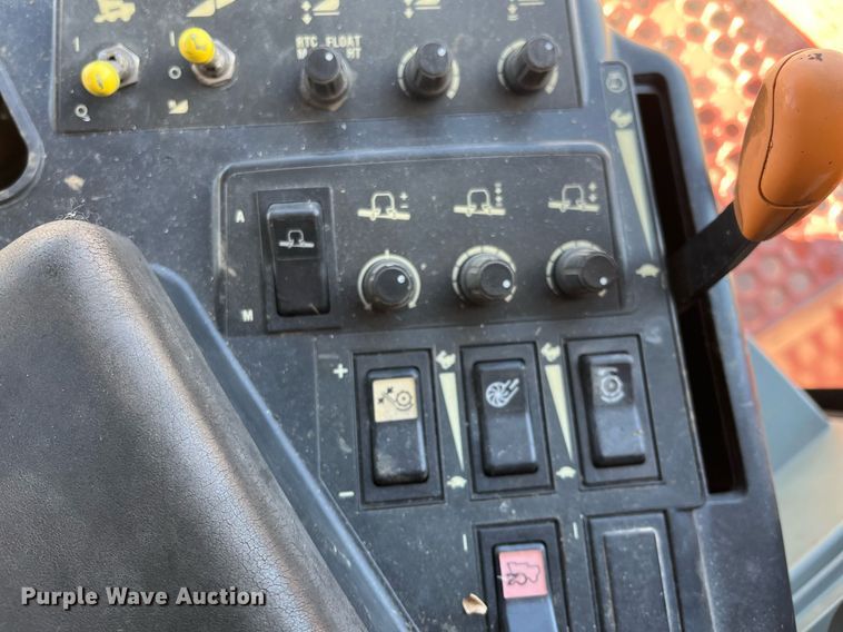 image for item ML9811 2006 Case IH 2388  combine