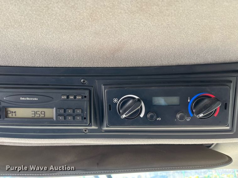 image for item ML9811 2006 Case IH 2388  combine