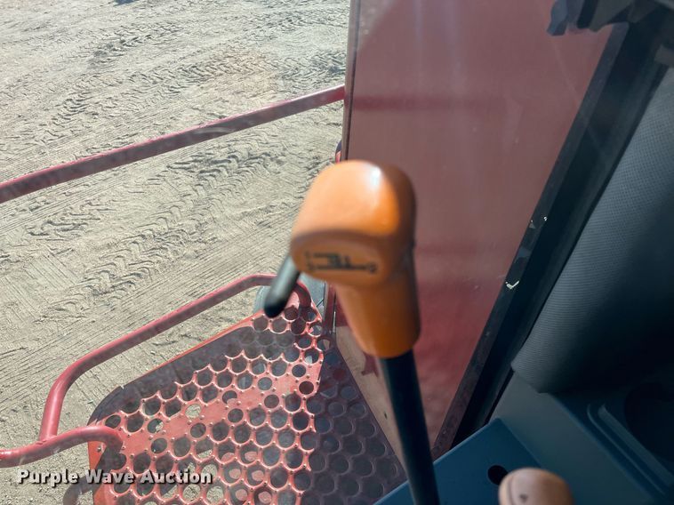 image for item ML9811 2006 Case IH 2388  combine