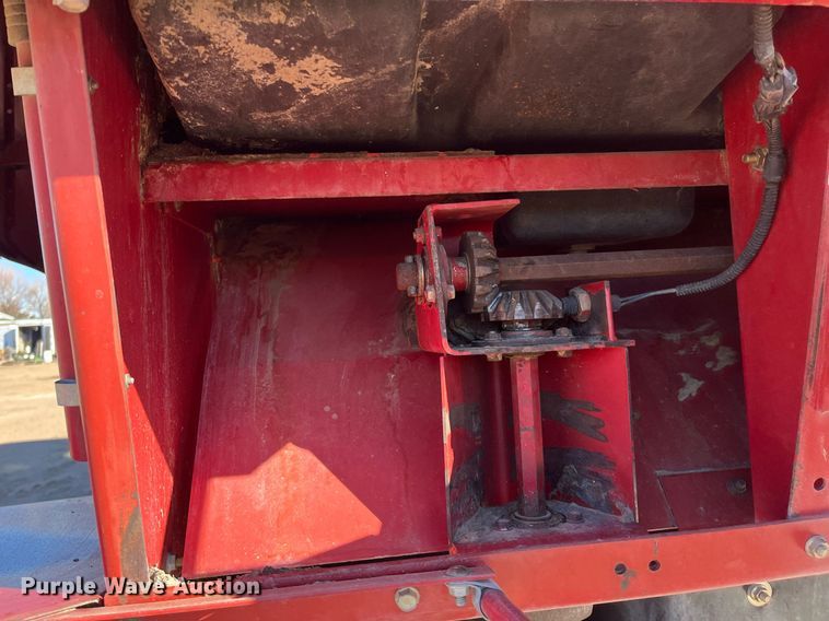 image for item ML9811 2006 Case IH 2388  combine