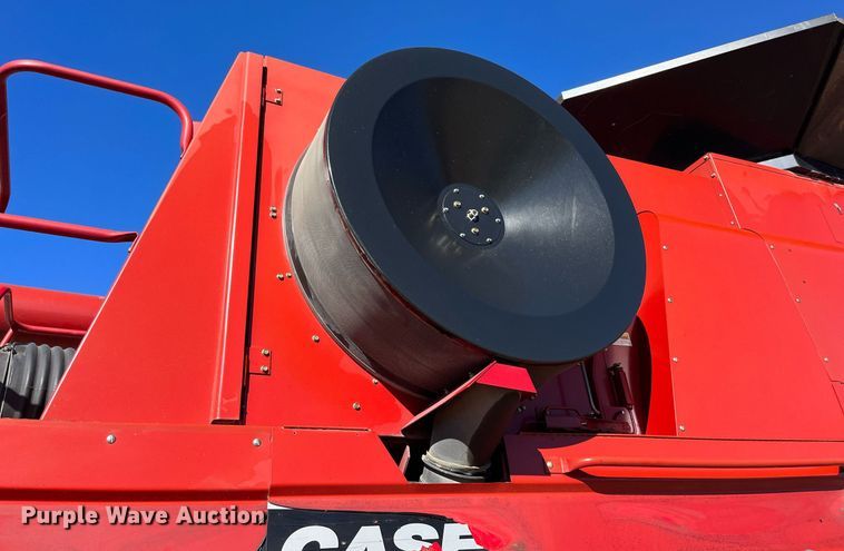 image for item ML9811 2006 Case IH 2388  combine