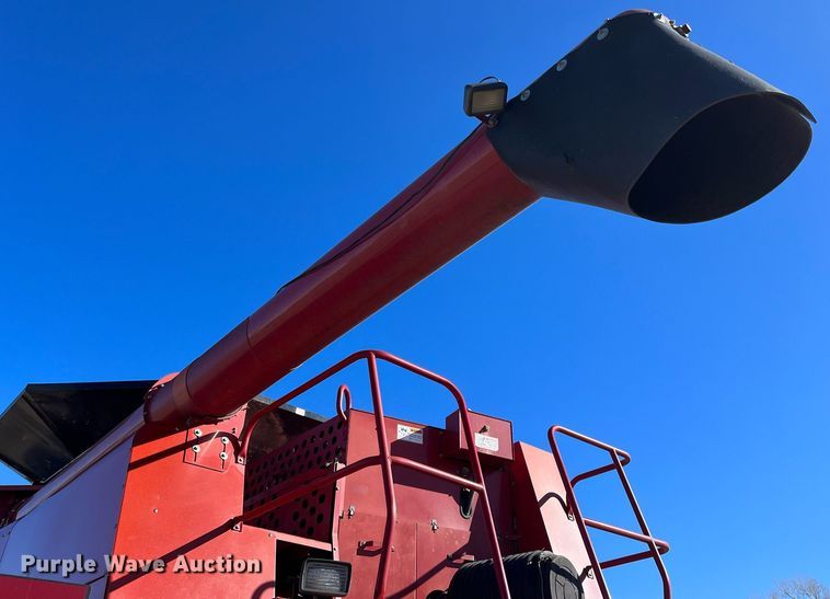image for item ML9811 2006 Case IH 2388  combine