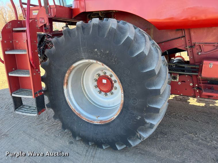 image for item ML9811 2006 Case IH 2388  combine