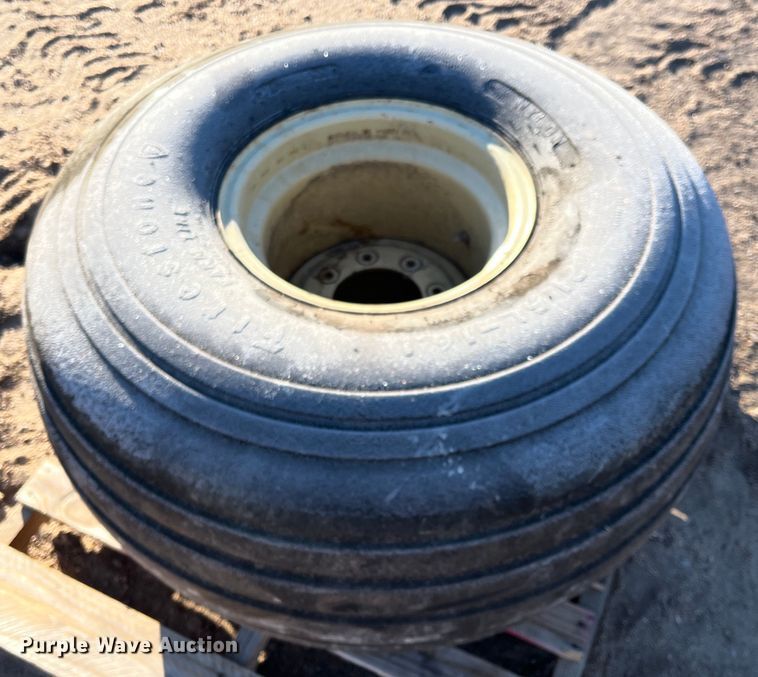 image for item ML9815 21.5L-16.1 tire and wheel