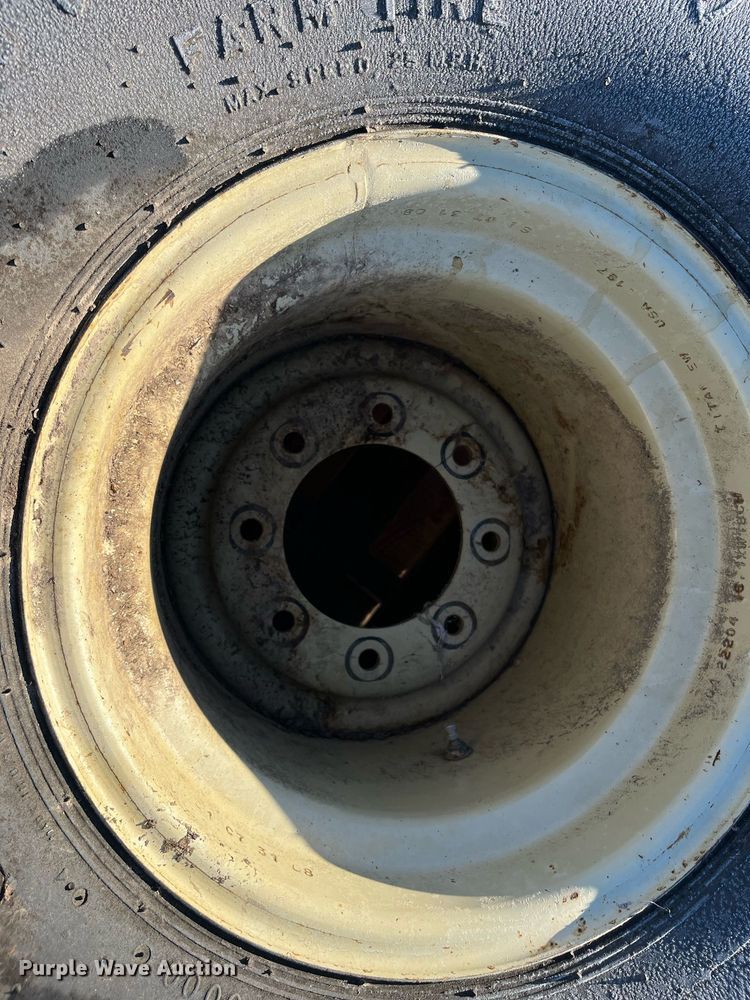 image for item ML9815 21.5L-16.1 tire and wheel