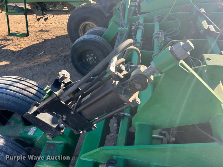 image for item ML9817 Great Plains NTA3010  no-till air seeder