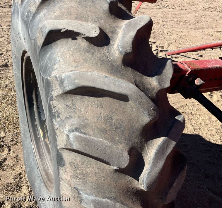 image for item ML9827 1980 International 1460  Axial-Flow Rice Special combine