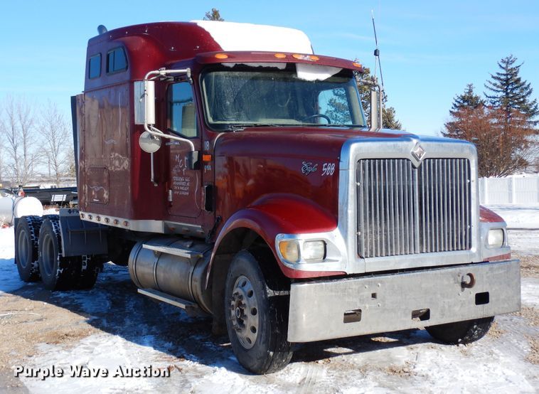 image for item DF8318 2006 International 9900i  semi truck