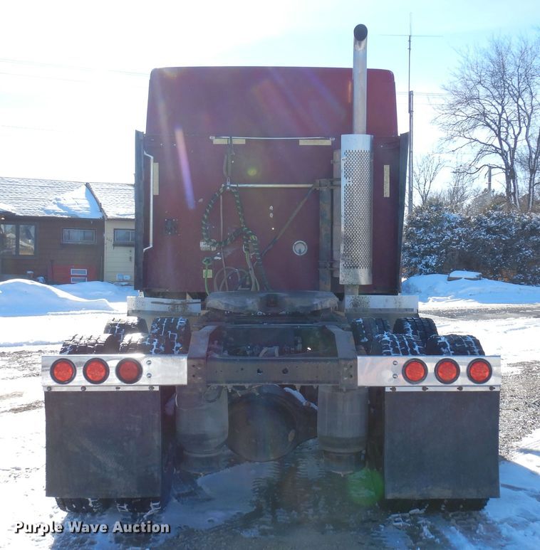 image for item DF8318 2006 International 9900i  semi truck