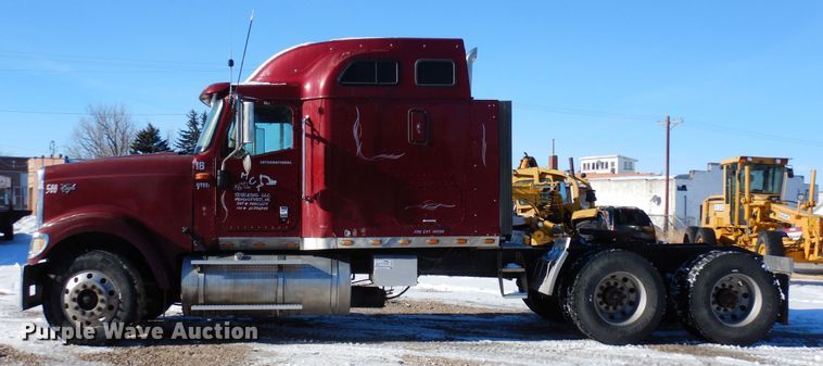 image for item DF8318 2006 International 9900i  semi truck