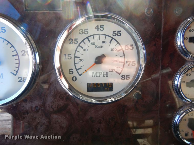 image for item DF8318 2006 International 9900i  semi truck