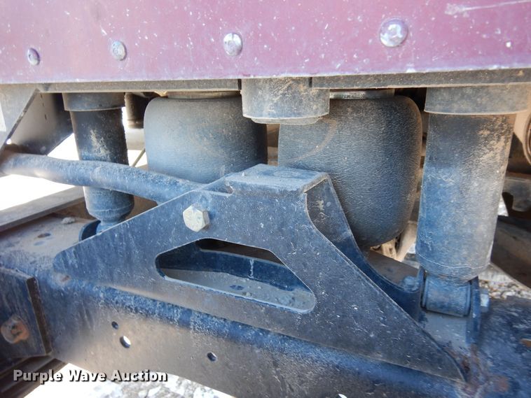 image for item DF8318 2006 International 9900i  semi truck