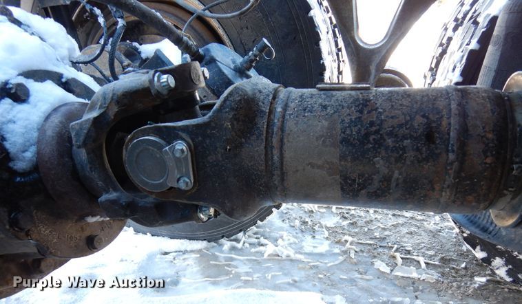 image for item DF8318 2006 International 9900i  semi truck