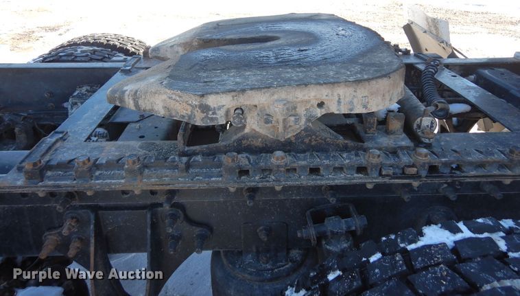 image for item DF8318 2006 International 9900i  semi truck