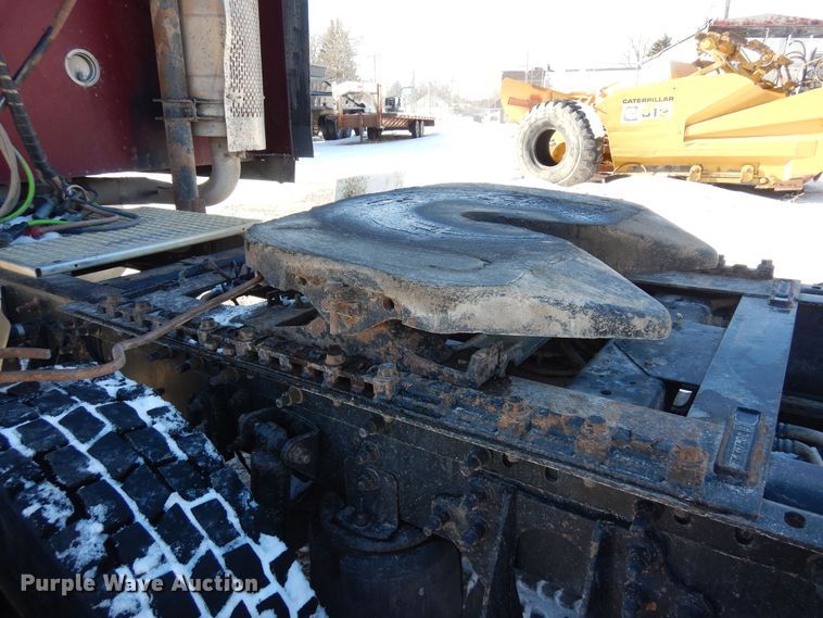 image for item DF8318 2006 International 9900i  semi truck