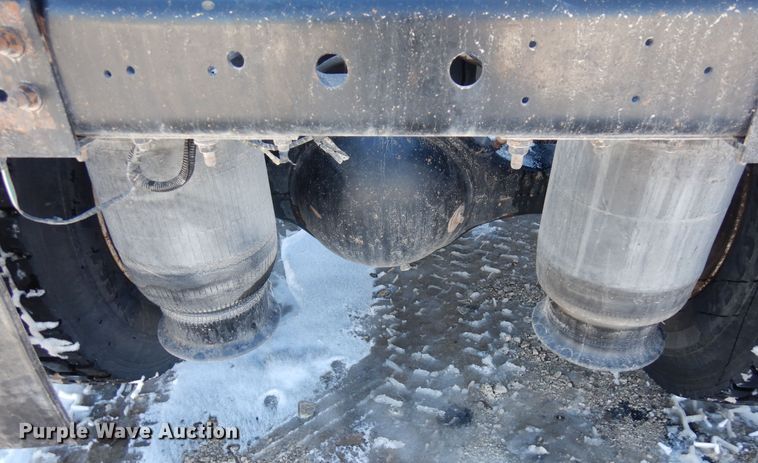 image for item DF8318 2006 International 9900i  semi truck