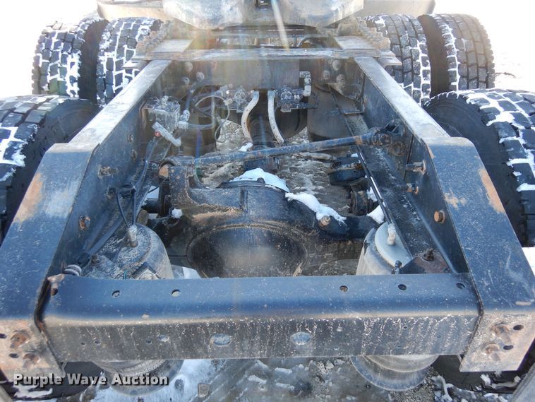 image for item DF8318 2006 International 9900i  semi truck