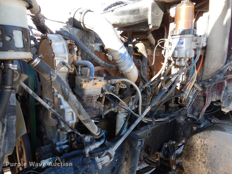 image for item DF8318 2006 International 9900i  semi truck