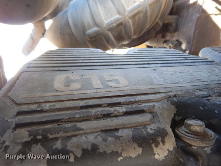 image for item DF8318 2006 International 9900i  semi truck