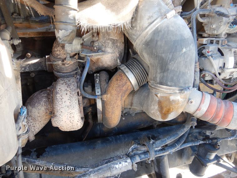 image for item DF8318 2006 International 9900i  semi truck