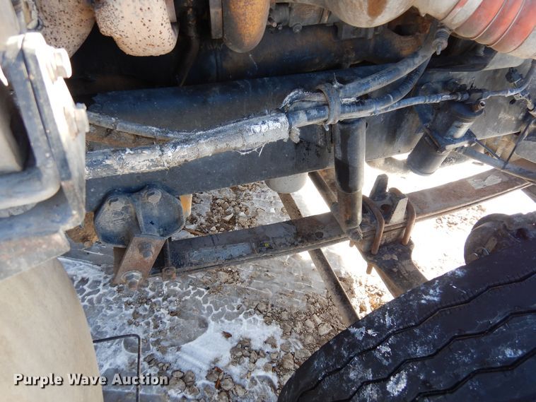 image for item DF8318 2006 International 9900i  semi truck