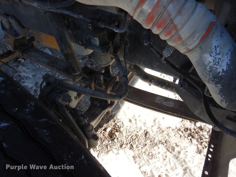 image for item DF8318 2006 International 9900i  semi truck