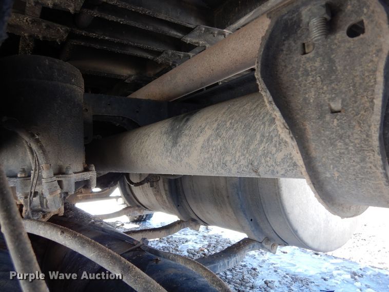 image for item DF8318 2006 International 9900i  semi truck