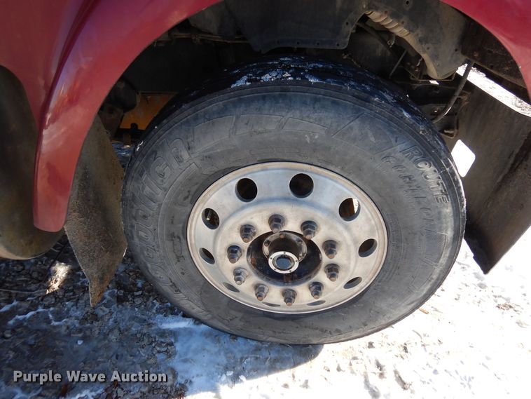 image for item DF8318 2006 International 9900i  semi truck